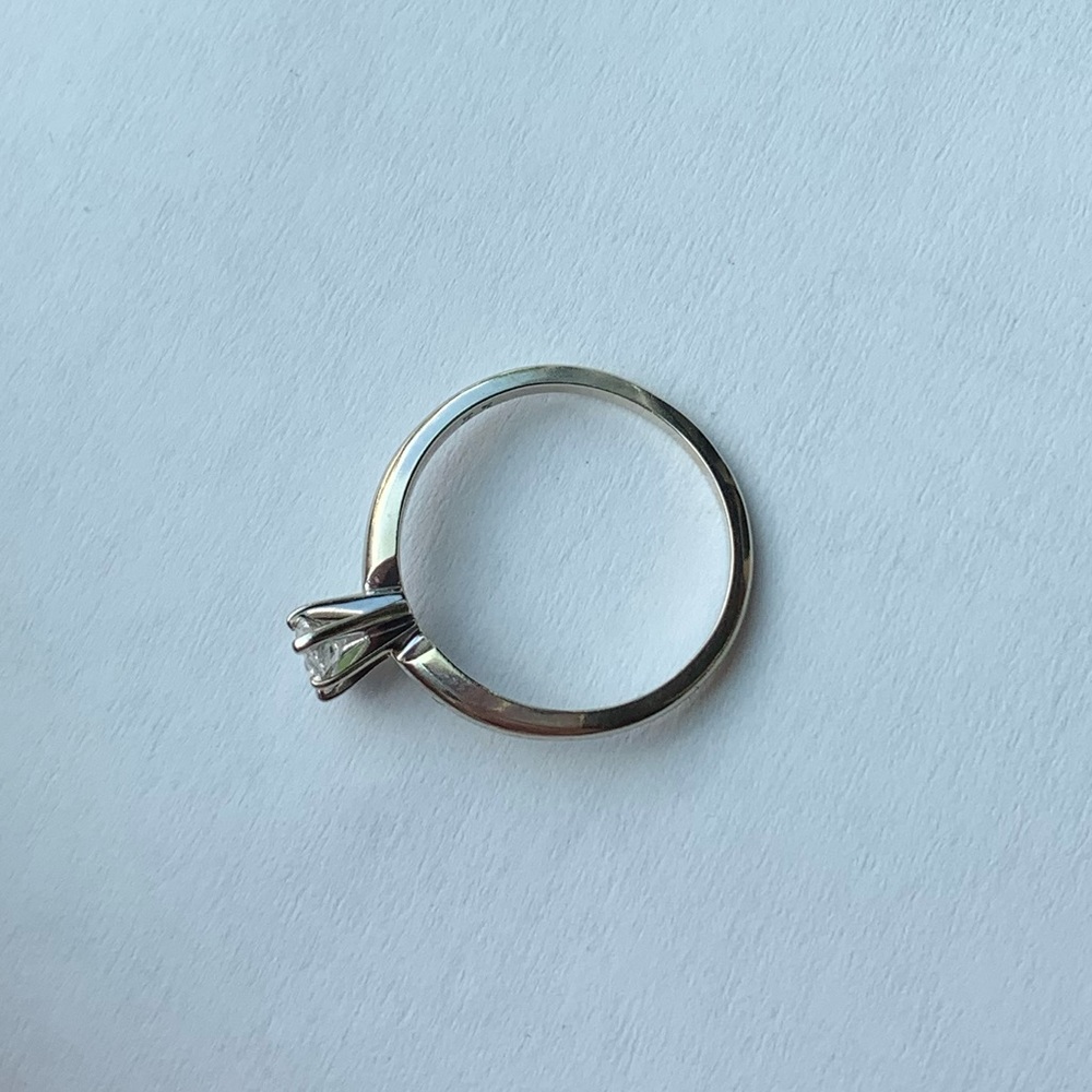 14K white gold 1/3 CT marquise diamond ring - Picture 3 of 10